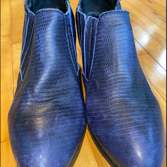Adored Blue Leather Snakeskin Steve Madden Booties. Slip on and wedge heels. - Picture 2 of 8